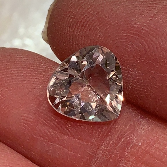 4.35 Carats Imperial Natural Topaz Cut Stone from Skardu Pakistan - Picture 9 of 16